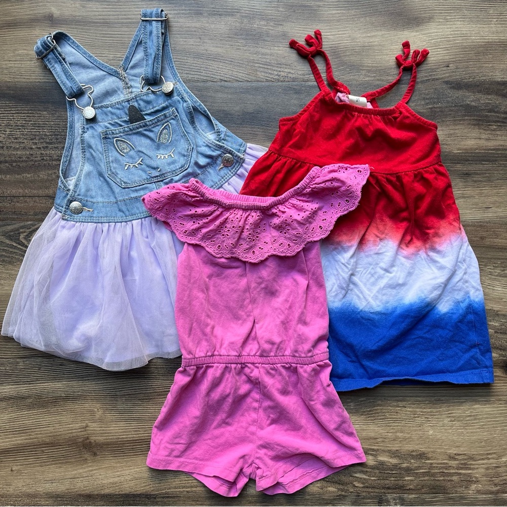 OshKosh B’gosh Lot of 3 Dresses and Romper 2T